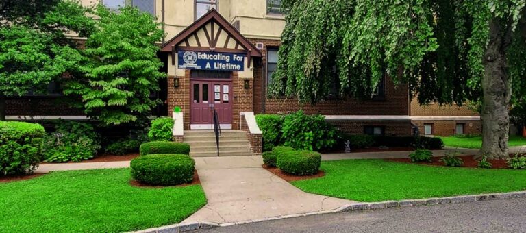 Commercial property grounds maintenance in Bergen County, NJ by Super Green Landscaping - photo 2 of 6