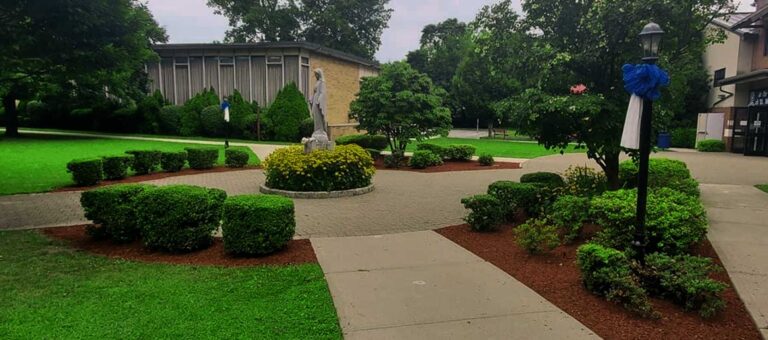 Commercial property grounds maintenance in Bergen County, NJ by Super Green Landscaping - photo 5 of 6