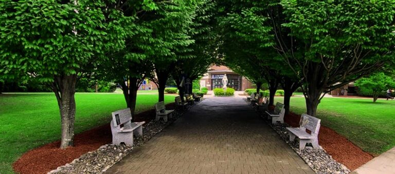 Commercial property grounds maintenance in Bergen County, NJ by Super Green Landscaping - photo 6 of 6